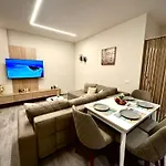 Roman Apartments *